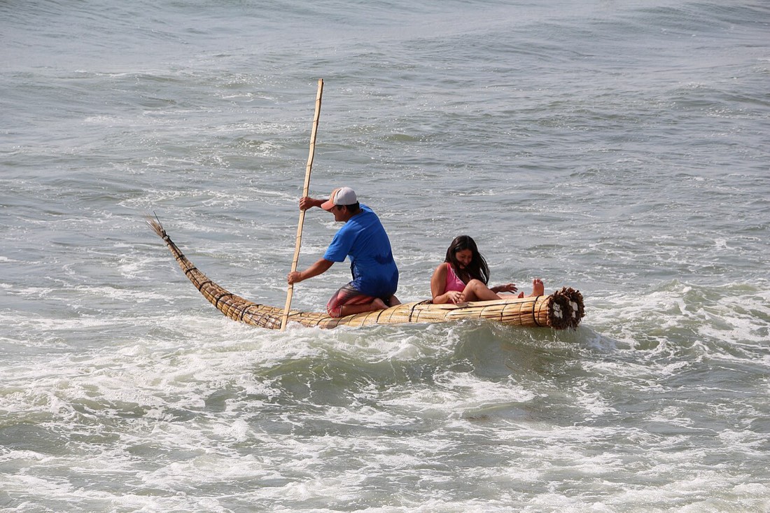Caballitos de totora en Huanchaco